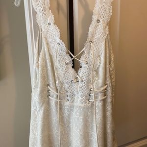 White lace low cut tank top
